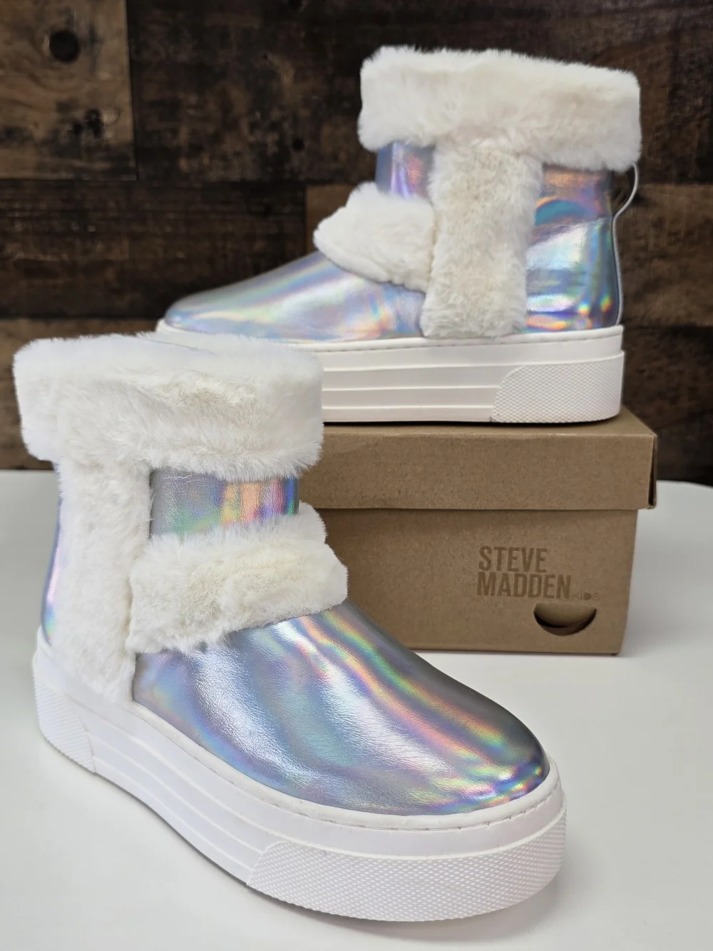 Steve Madden Kids Holographic Silver Faux-Fur Platform Boots Size 2 JBUUNNY